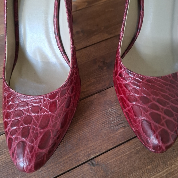 Talbots Burgundy faux snakeskin platform heels size 7.5 - Picture 4 of 7